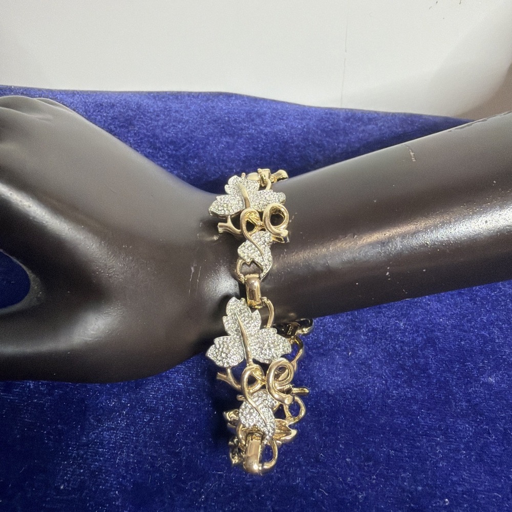 Sarah Coventry Signed Grape Leaf Hinged Gold Two Tone Vintage Bracelet 7"